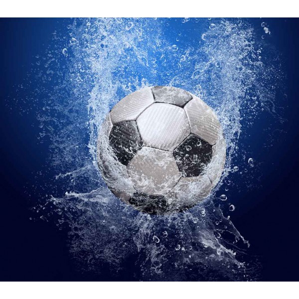 Футбольный мяч в воде 