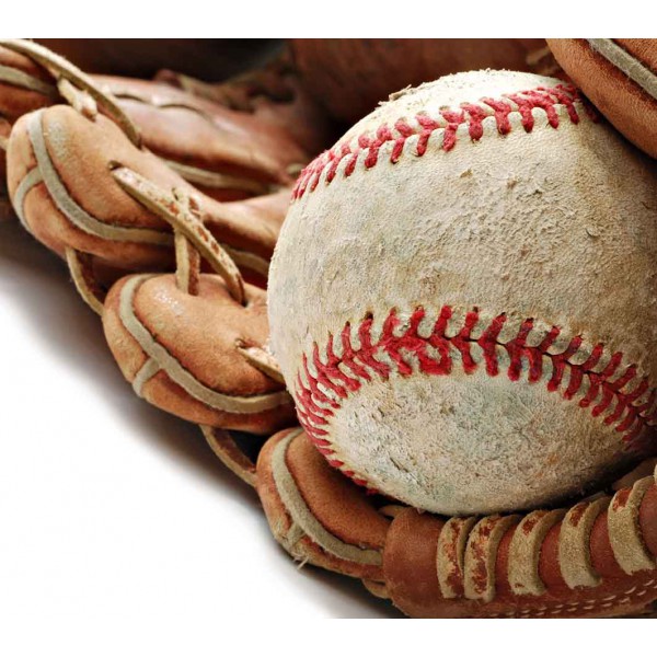 Бейсбольный мяч и перчатка 