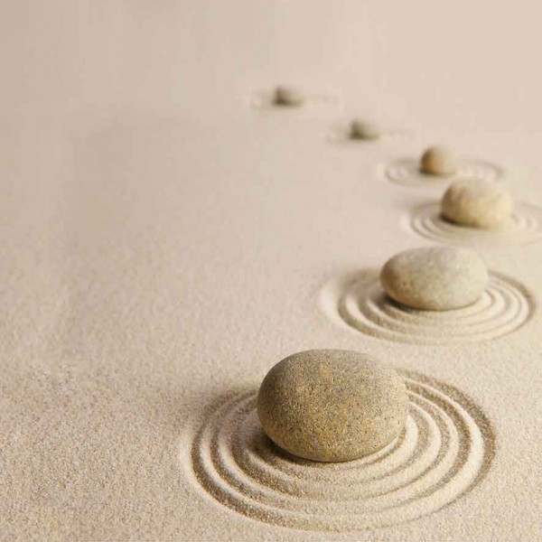 Камни на песке